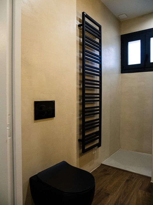 mur béton salle de bain