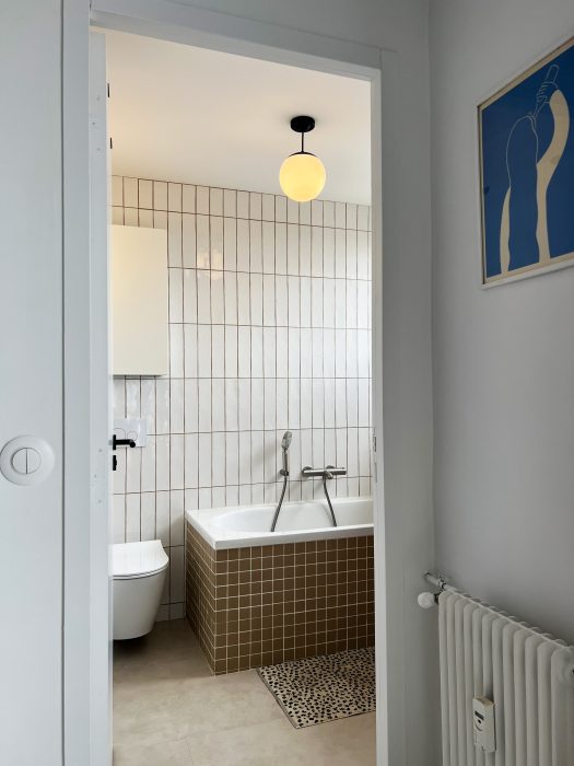 Éclairage naturel et ouverture sur l’extérieur – salle de bain et cuisine lumineuses