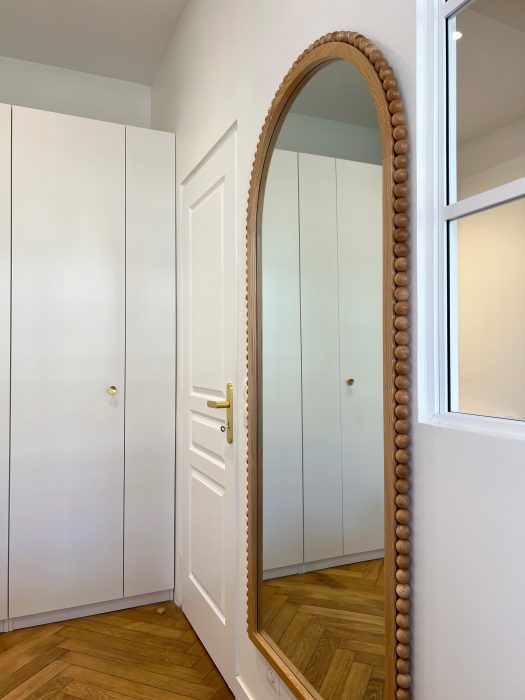 Dressing spacieux et pratique au cœur de l’appartement.